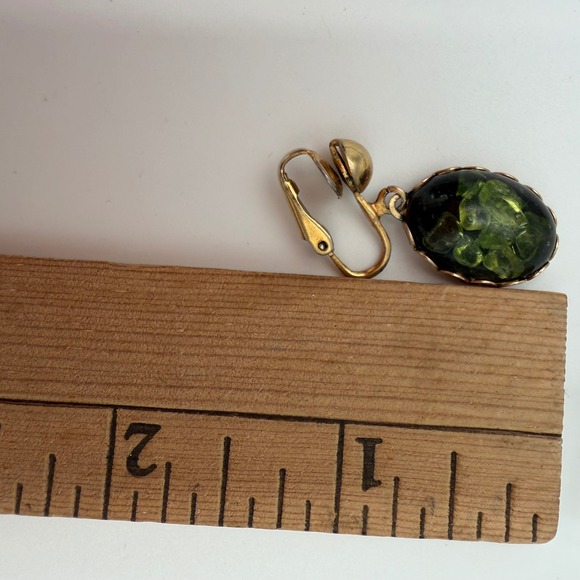 Vintage Green Confetti Lucite Drop Earrings Gold Tone Clip On Dangle Retro - Picture 4 of 7